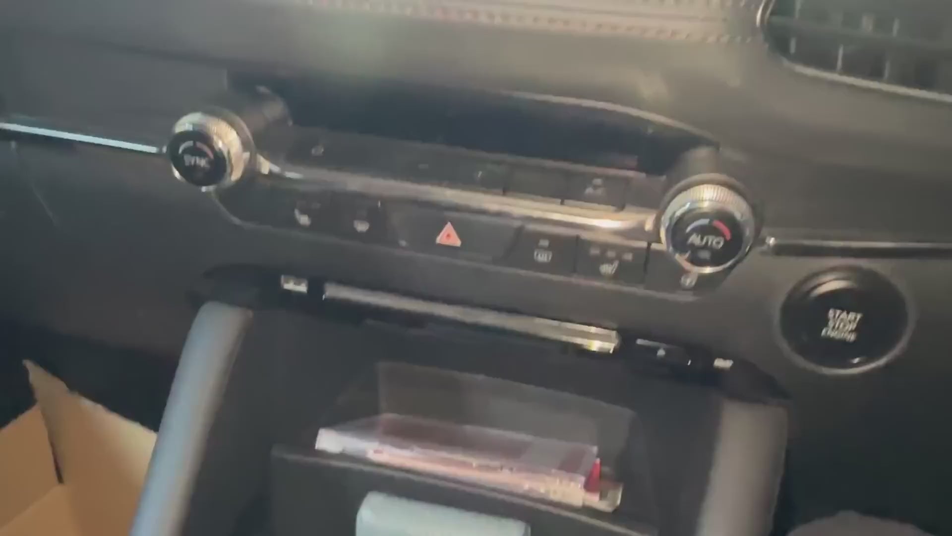 ATOTO CB4Bワイヤレスアダプター｜CarPlay対応・4G+32G・動画視聴可能